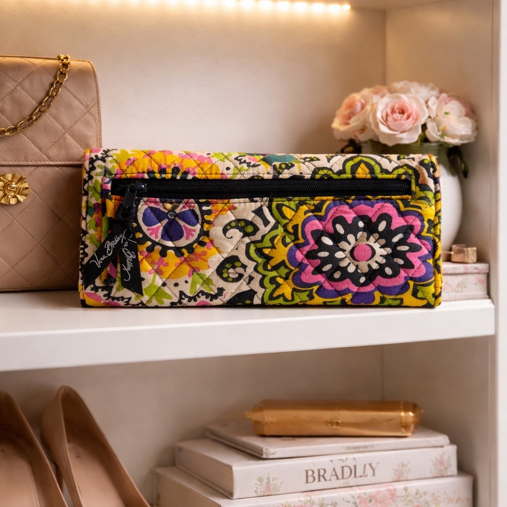 Vera Bradley Trifold Wallet in the Rio pattern Colorful Quilted wallet only - Picture 2 of 4